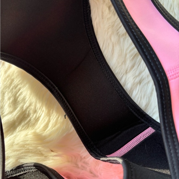 Bikini - Picture 4 of 9